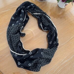 Beautiful Loft Infinity Scarf Black and Cream Color
